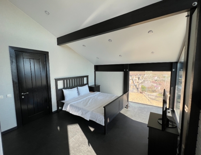 1-мест. (разм. в 2-мест.) станд. с балк. (вид на море) - Отель «Ласточка» Пицунда